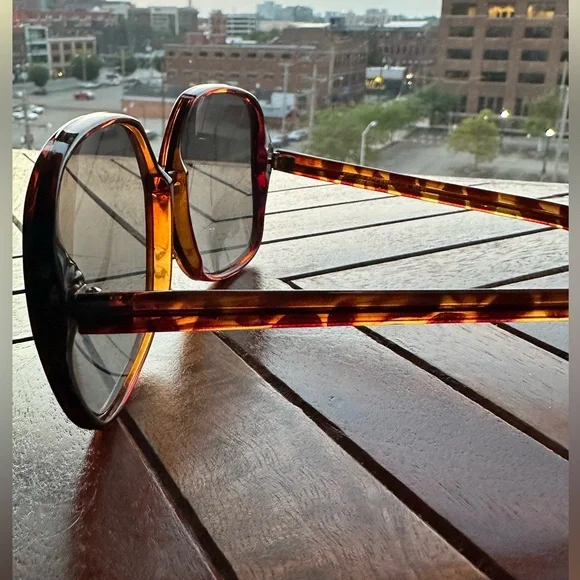 Vintage 1970s Round Tortoise Shell Sunglasses – Original Boho Cool Girl Vibes - Picture 4 of 8